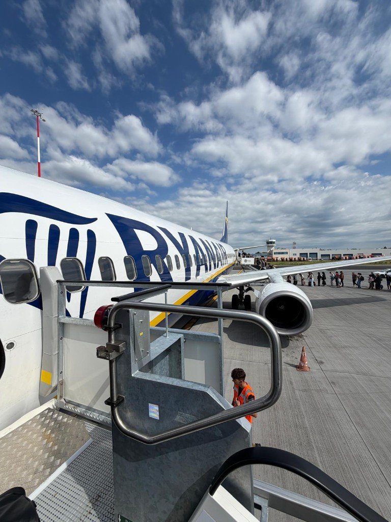 Ryanair aircraft boarding view